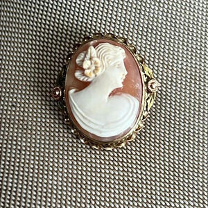 Vintage estate 10K REAL GOLD, SHELL CARVED CAMEO BROOCH rare